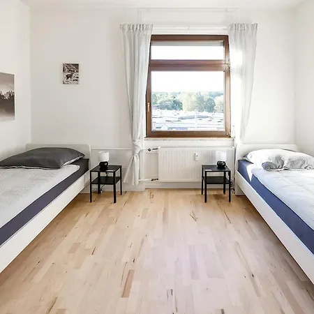 Modern & Chic With Balcony In Offenbach Gravenbruch