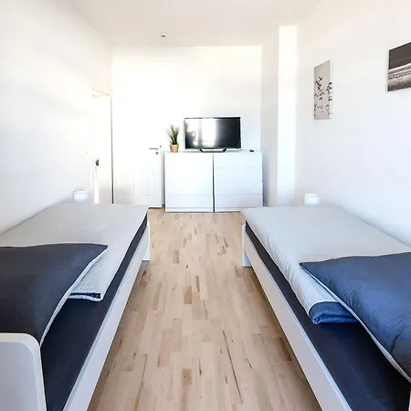 Modern & Chic With Balcony In Offenbach Gravenbruch