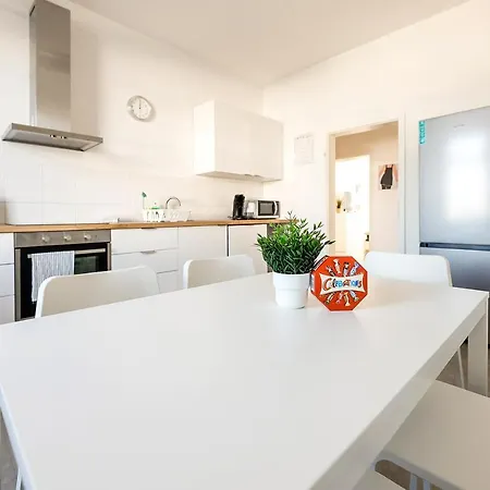 Modern & Chic With Balcony In Offenbach am Main