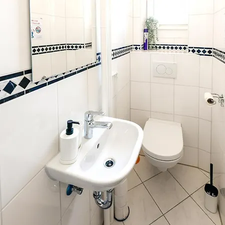 Daire Modern & Chic With Balcony In Offenbach am Main