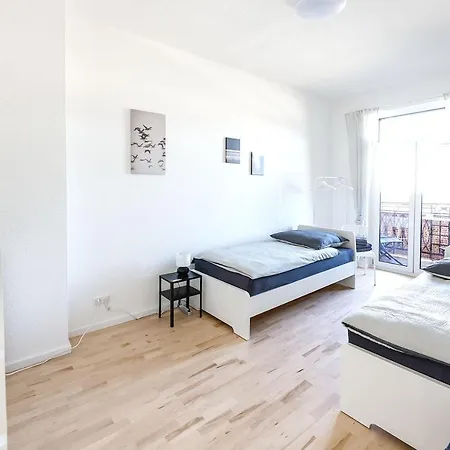 Modern & Chic With Balcony In * Offenbach am Main