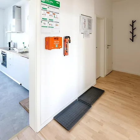 Modern & Chic With Balcony In Offenbach Daire