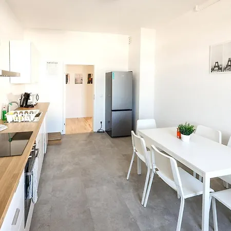 Daire Modern & Chic With Balcony In Offenbach am Main