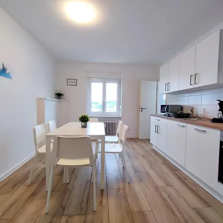 アパート Modern & Chic With Balcony In Offenbach *