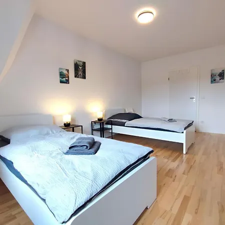 Modern & Chic With Balcony In Offenbach Gravenbruch