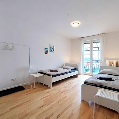 Modern & Chic With Balcony In Offenbach