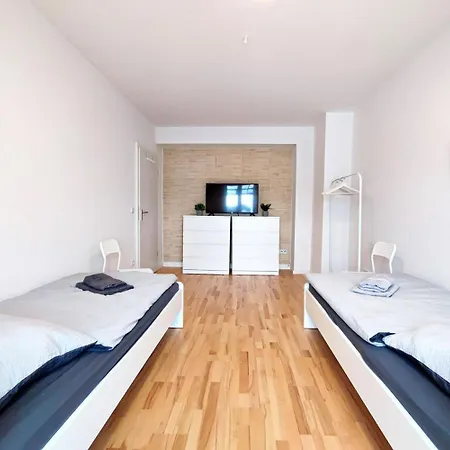 Daire Modern & Chic With Balcony In Offenbach am Main