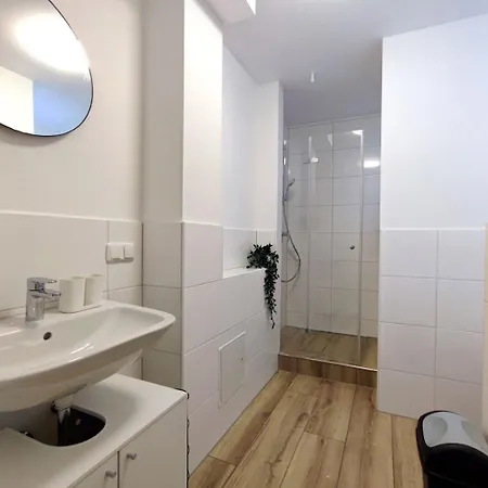 Modern & Chic With Balcony In Offenbach *