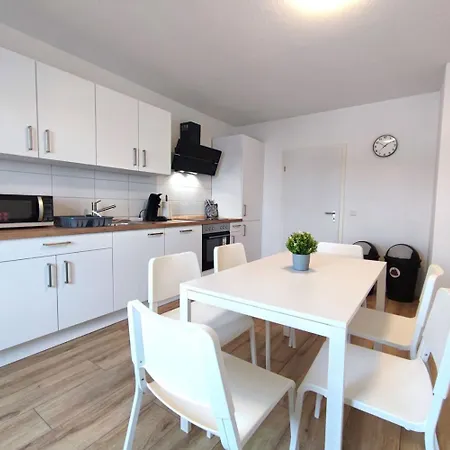 Modern & Chic With Balcony In Offenbach アパート