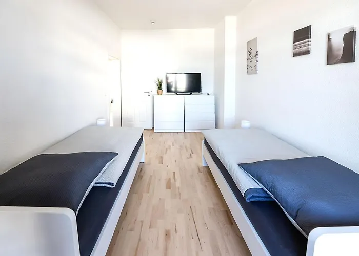 Modern & Chic With Balcony In Offenbach Gravenbruch