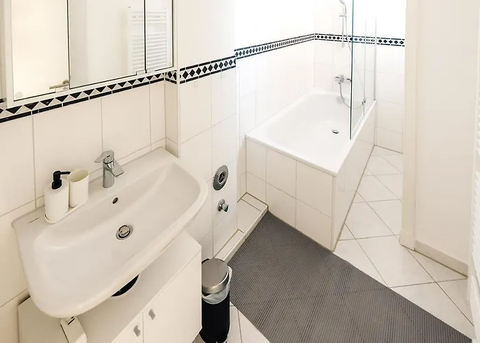 Modern & Chic With Balcony In Offenbach Gravenbruch