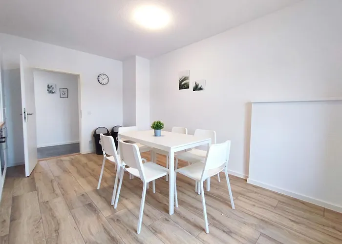 Modern & Chic With Balcony In Offenbach * Gravenbruch