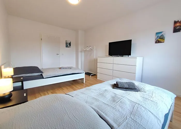 Modern & Chic With Balcony In Offenbach Appartement Gravenbruch