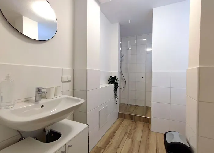 Modern & Chic With Balcony In Offenbach *