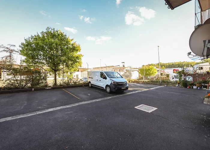 Modern & Chic With Balcony In Offenbach
