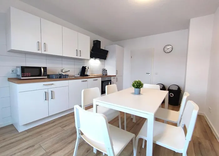 Modern & Chic With Balcony In Offenbach Appartement